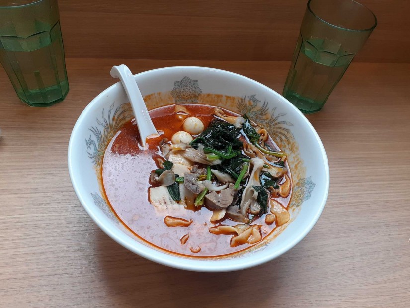 四川麻辣湯 刀削麺 激辛