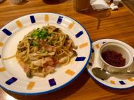 まいたけのカルボナーラ風ピリ辛パスタ(味ラー油添え)