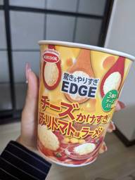 驚き&やりすぎEDGE チーズかけすぎチリトマト味ラーメン