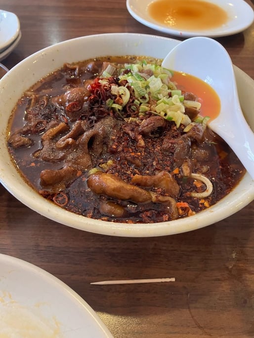 ホルモンの激辛煮込み