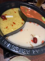 薬膳火鍋しゃぶしゃぶ コラーゲン白湯  極みだし麻辣紅湯   特製辣香湯