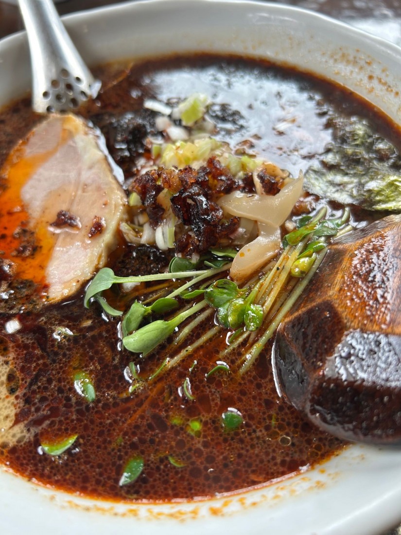 黒胡麻唐辛子麺 ハード