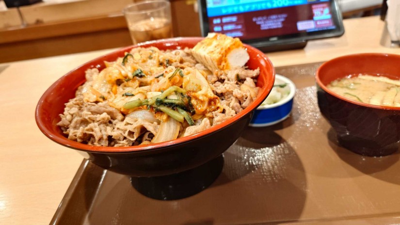 辛旨すきやき牛丼〈メガ〉