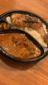 骨付き鶏モモ肉のコンフィ風カレー（スリランカ風チキンカレーソース）