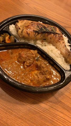 骨付き鶏モモ肉のコンフィ風カレー(スリランカ風チキンカレーソース)