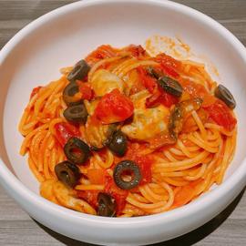 牡蠣とブラックオリーブ トマトソースパスタ ３辛