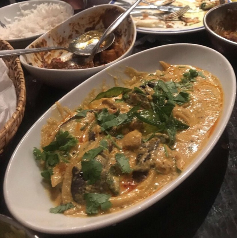 揚げなすとマッシュルームのピーナッツカレー 唐辛子マーク1本