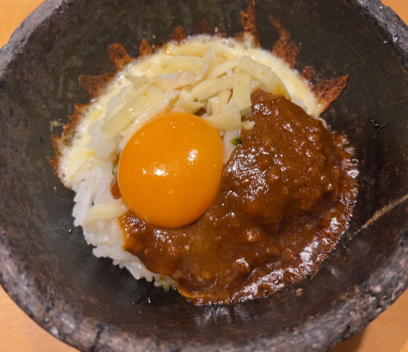 とろ～りチーズの石焼キーマカレー