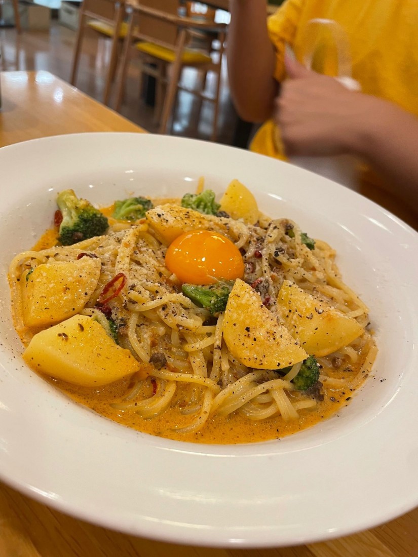 ヨード卵・光のピリ辛ミートカルボナーラ