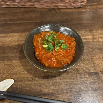 牛すじの激辛トマト味噌煮込み