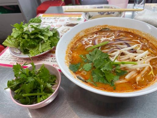 トムヤムラーメン パクチートッピング
