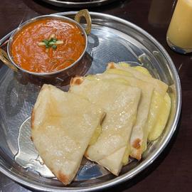 野菜カレー 激辛 ハニーチーズナン
