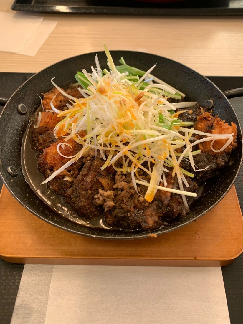 黒胡麻坦々チキンカツ