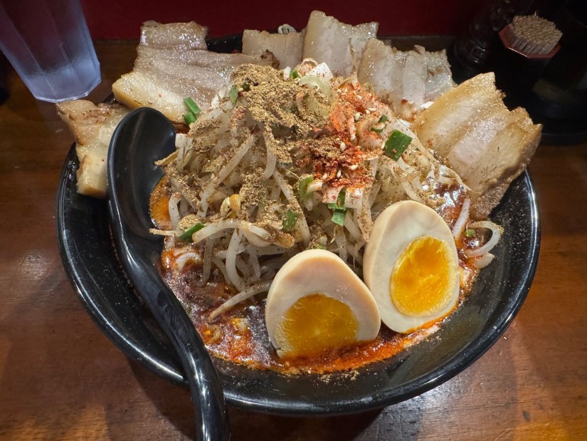 辛く痺れる味噌拉麺 全盛り　カラ5シビ5