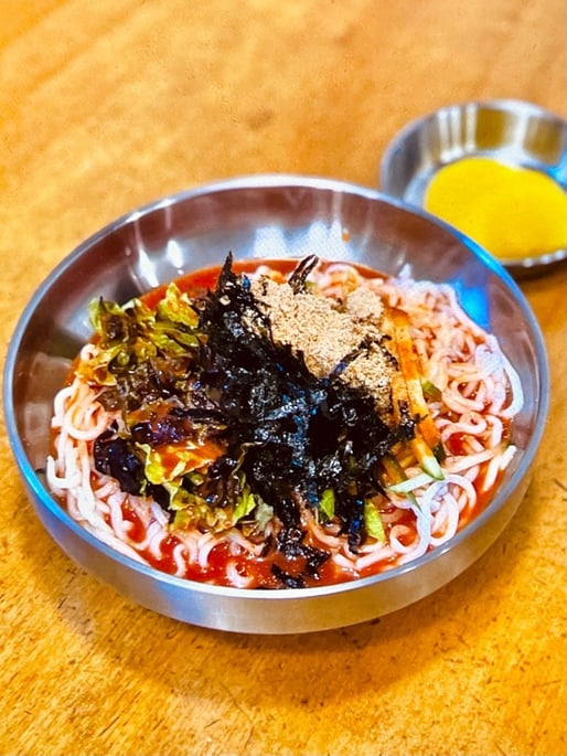 비빔국수 (混ぜ麺)