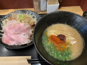 博多もつ焼き野菜盛りらぁ麺 辛味10倍