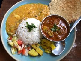 牡蠣カレー+豆とねぎのカレー 出来る限り辛く