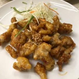 鶏にヤンニョムチキンたれ和え