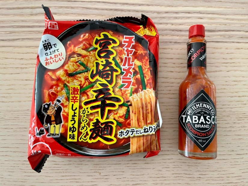 辛麺 スコーピオンタバスコがけ