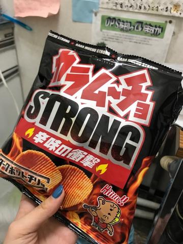 カラムーチョSTRONG ダークホットチリ味