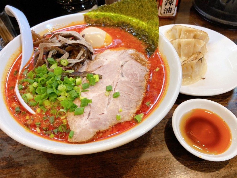 豚骨辛味噌ラーメン 　 ひかえめ、ふつう、中辛、大辛、火炎（+¥100）