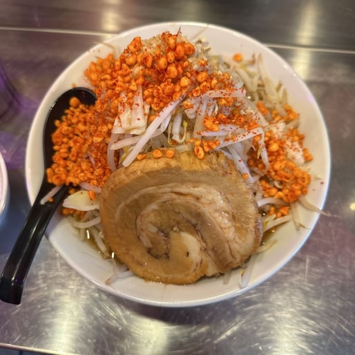 小ラーメン豚一枚 辛揚げ付き