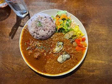 あいがけカレー2種（ビスク風海老カレー＋牡蠣カレー） 辛口