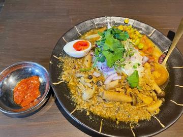 本日のかれー(きのこの出汁キーマ✖️ダルかれー) 神(GOD)増し+ジョロキア&ハバネロ生ペースト(＋100円)