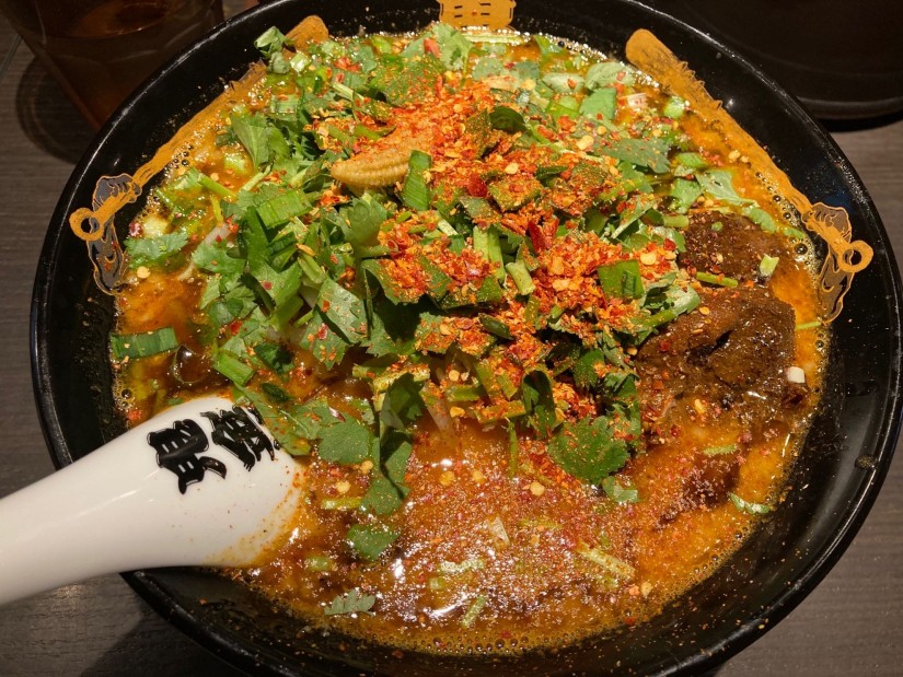 パクチーカラシビ味噌ラーメン（カラ鬼増し、シビ普通）