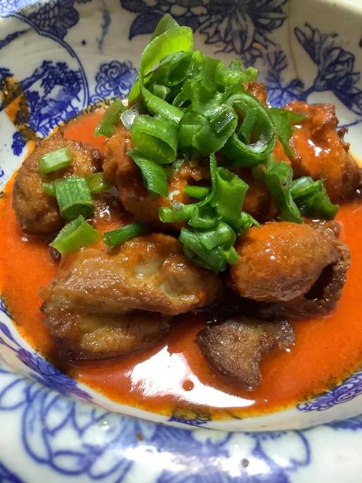 鶏の唐揚げ スパイシーソースがけ