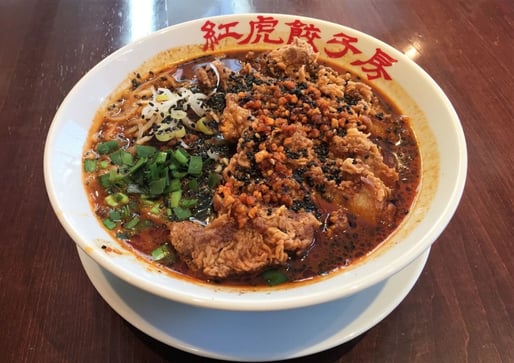 黒ゴマ坦々麺 豚ロース揚げパイコー 🌶️