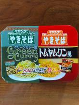 ペヤング 超大盛やきそば  グリーンカレー風&トムヤムクン風