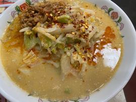 辛さ激増し 野菜たっぷり担々麺