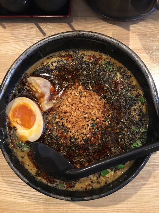 黒胡麻坦々麺
