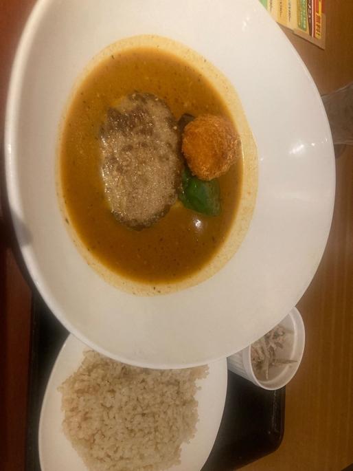 牛肉入りハンバーグとカニクリームコロッケ 5辛