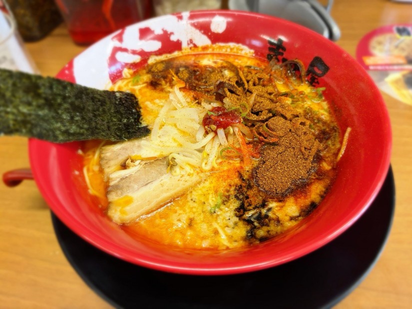 赤辛牛白湯ラーメン 10激