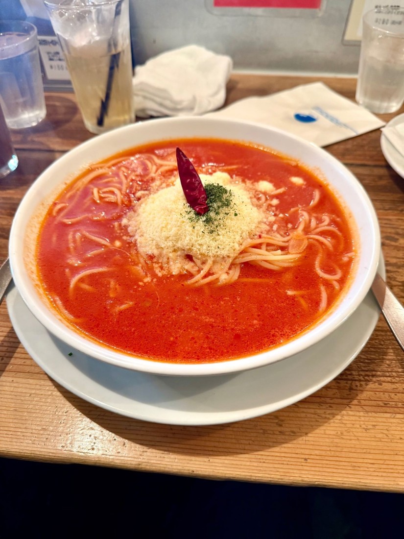 赤唐辛子とニンニクのトマトソース