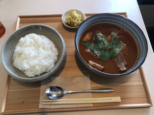 えごまの葉とスペアリブのカレー  5月6月の限定カレー 50番