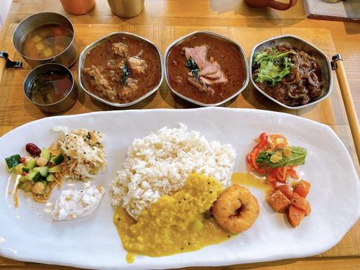 3種のカレー（チキン/ラム/スペシャル（鹿肉））