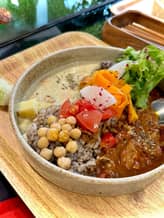 グリーンカレーとスパイスカレーのあいがけ