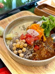 グリーンカレーとスパイスカレーのあいがけ