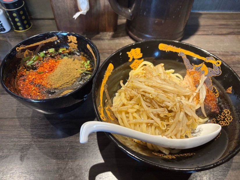 カラシビ味噌つけ麺 ！カラ鬼増！ ！シビ鬼増！