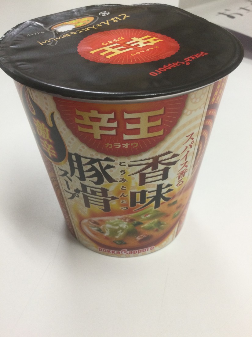 辛王 スパイス香る香味豚骨スープ  激辛