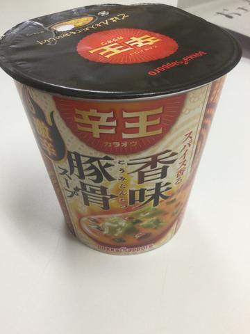 辛王 スパイス香る香味豚骨スープ  激辛