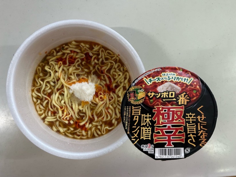 サッポロ一番極辛味噌旨タンメン  チーズ入りふりかけ