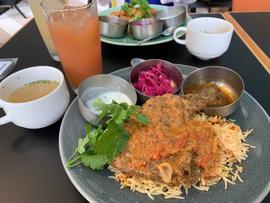 骨付きチキンのビリヤニ