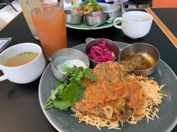 骨付きチキンのビリヤニ