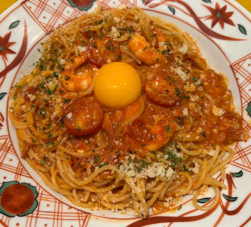 海老とモッツァレラチーズのカルボナーラチリトマトソース