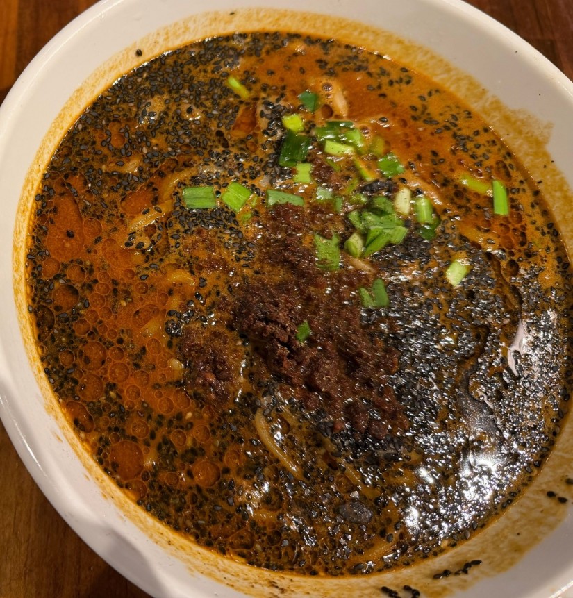 黒胡麻担々麺