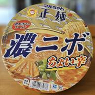 マルちゃん正麺　カップ　濃こいニボ　ちょい辛
